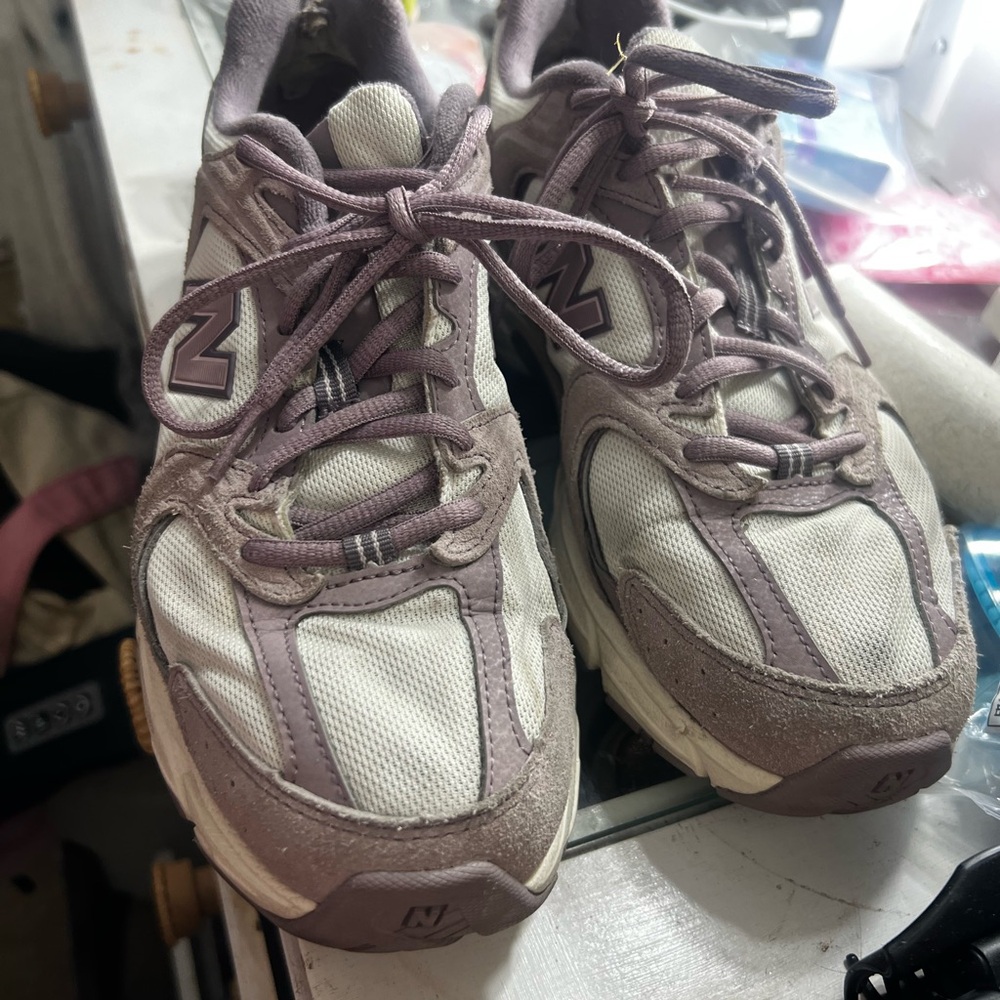 New Balance 530 Lavender and Cream Athletic Shoes